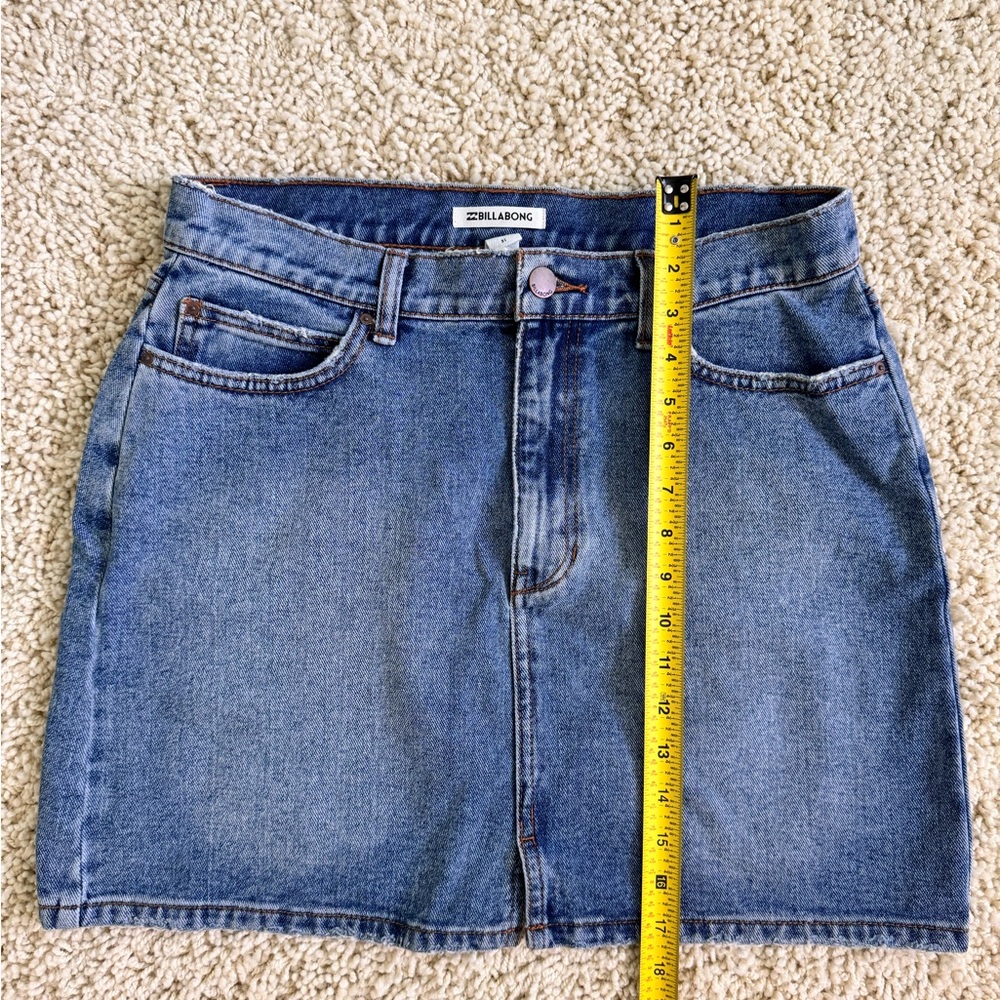 Billabong size 10 skirt.